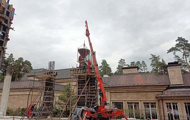 Подъем и монтаж груза с помощью мини-крана Арлифт