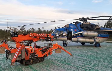 Мини-кран на Кольском полуострове: срочный ремонт вертолёта в тайге